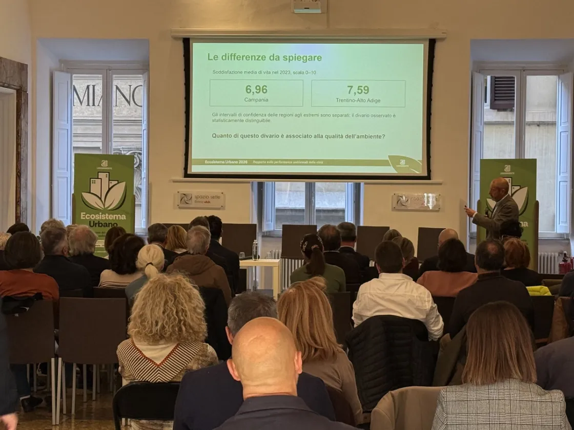 Ecosistema Urbano 2025: a Roma migliorano raccolta differenziata e trasporto pubblico, ma aumentano le auto
