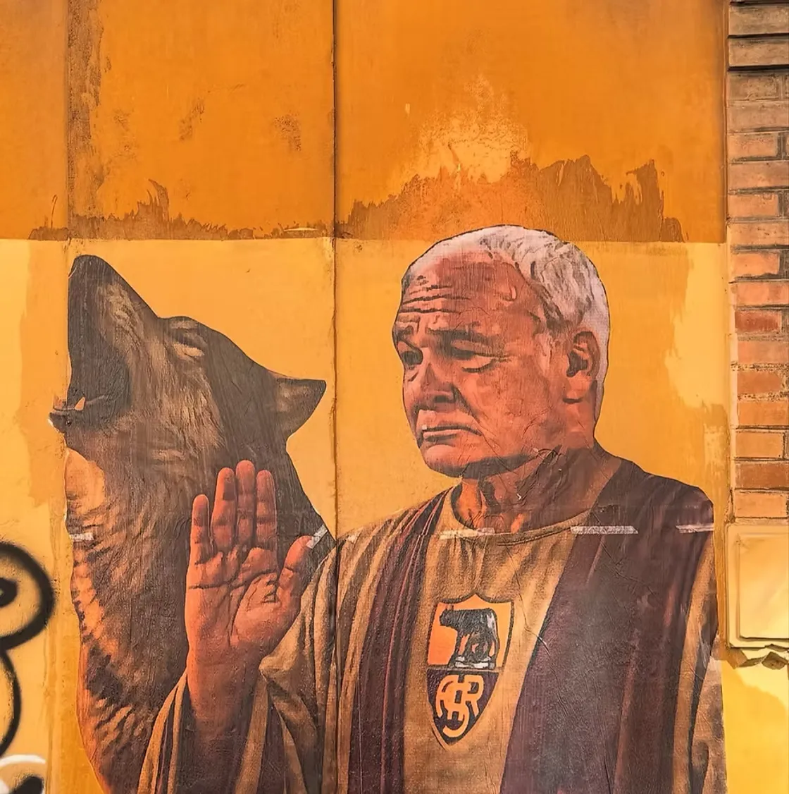 Ranieri e la lupa che cammina da sola, il nuovo murale di Drugi a Testaccio
