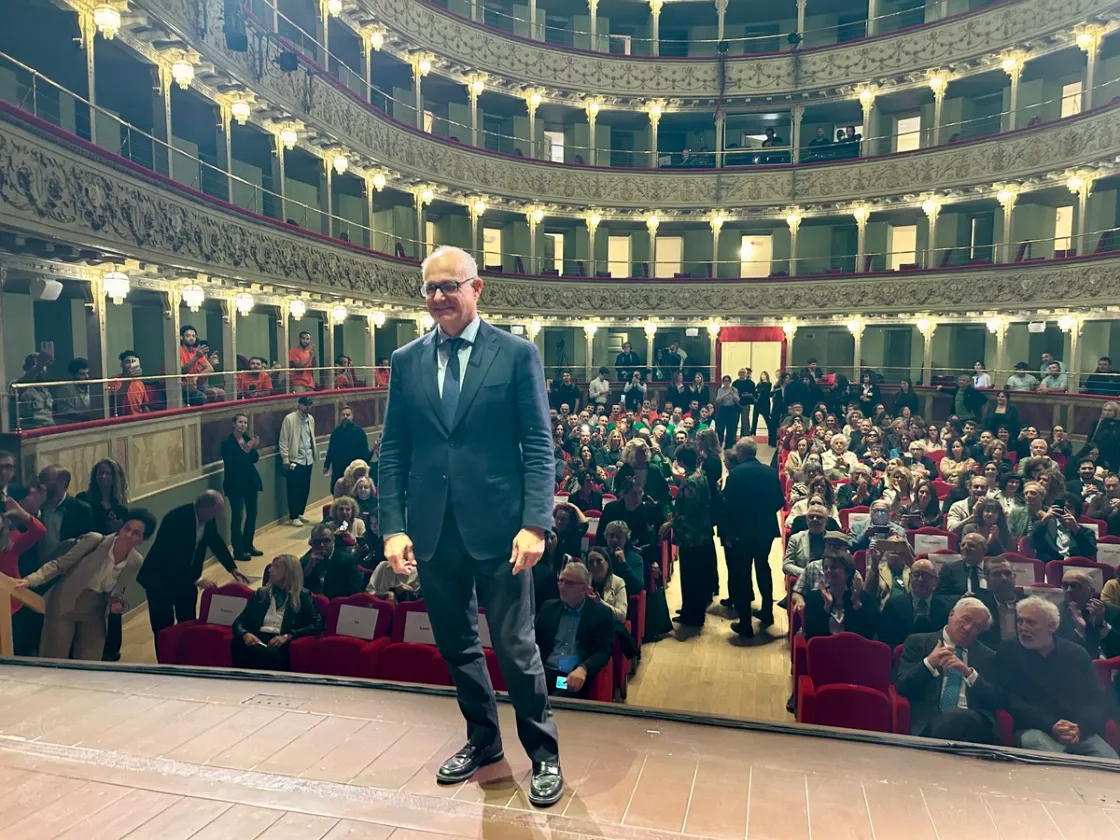 Il sindaco Roberto Gualtieri alla conferenza stampa per la riapertura del teatro Valle. (Foto di Camilla Palladino)