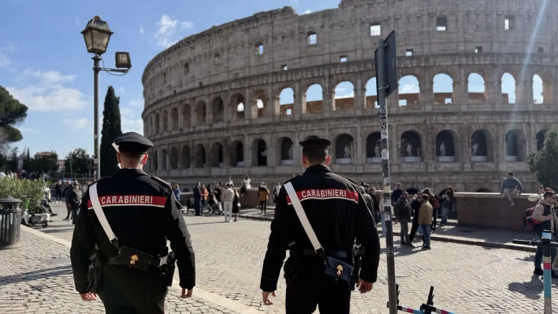 Controlli nel centro storico di Roma, sette arresti tra via del Corso e Colosseo