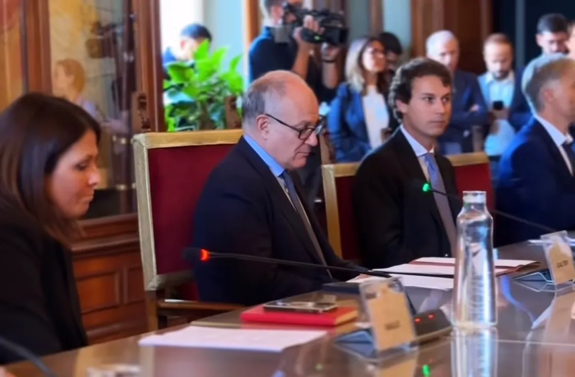 Arriva «Roma Defibrilla»: DAE obbligatori nei locali più grandi e corsi gratuiti per i cittadini