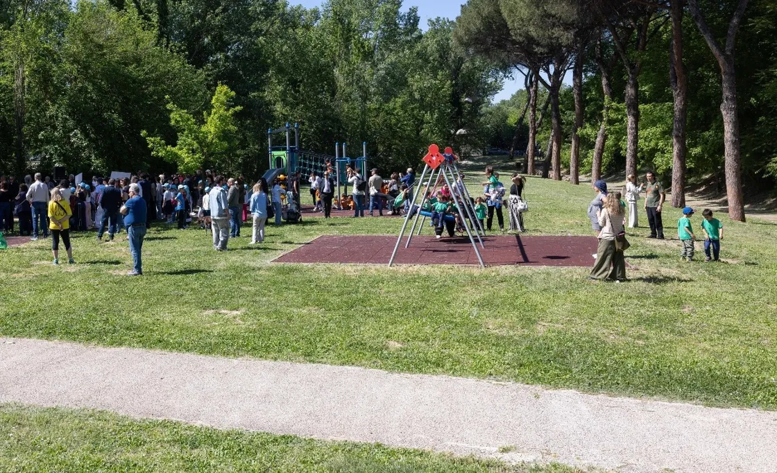 Parco Talenti, inaugurate tre nuove aree gioco e 60 orti urbani: avanti il completamento atteso da 25 anni