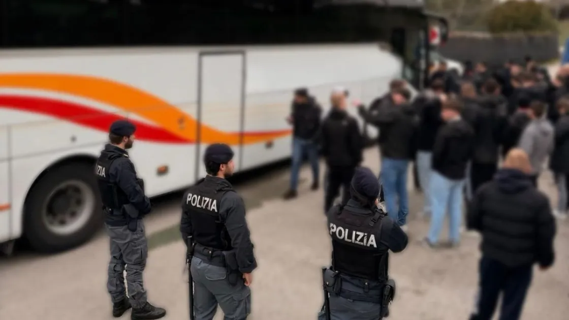 Roma-Stoccarda, controlli preventivi della Polizia: intercettati tifosi a rischio ai caselli [VIDEO]