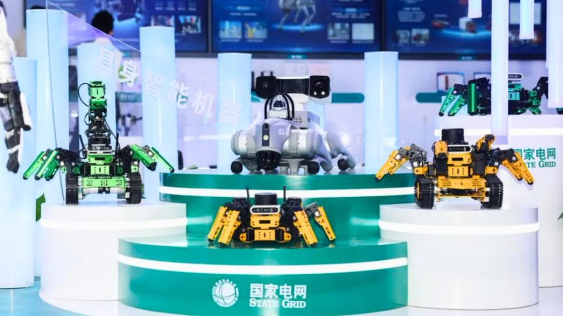 Hefei, 20 settembre 2026. Robot destinati alle ispezioni e all’individuazione di rischi negli impianti energetici durante la World Manufacturing Convention. Foto Xinhua/Chang Nengjia.