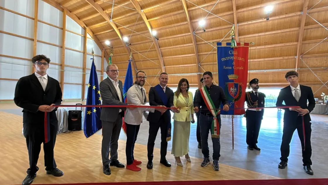 Il momento dell'inaugurazione del nuovo Palazzetto dello Sport a Ladispoli