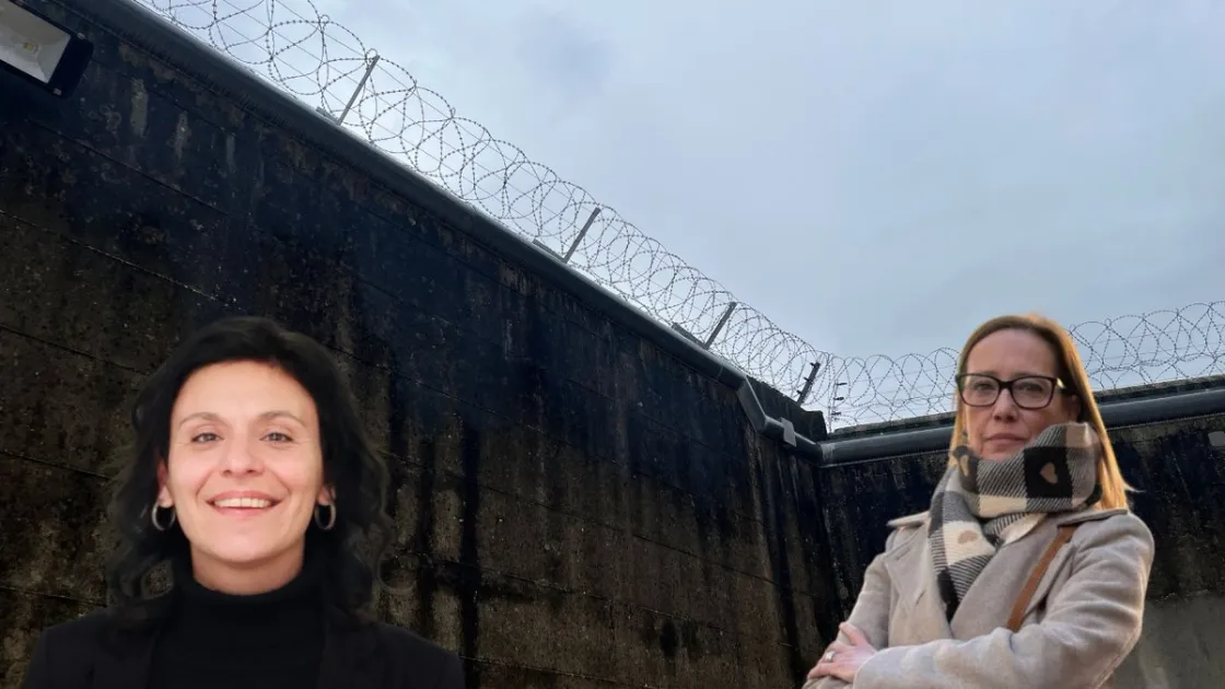 Valentina Calderone, Ilaria Cucchi. Sullo sfondo il muro di cinta di Casal del Marmo