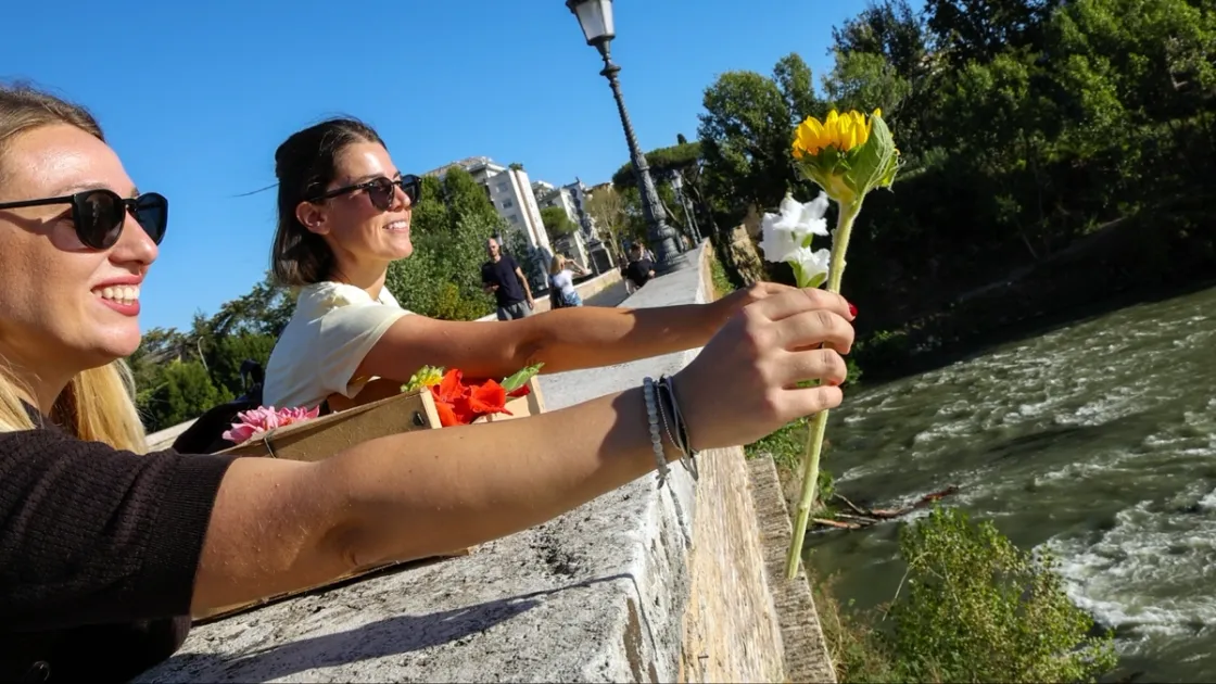 Tevere Day 2026, il 10 ottobre omaggio floreale da sei ponti di Roma