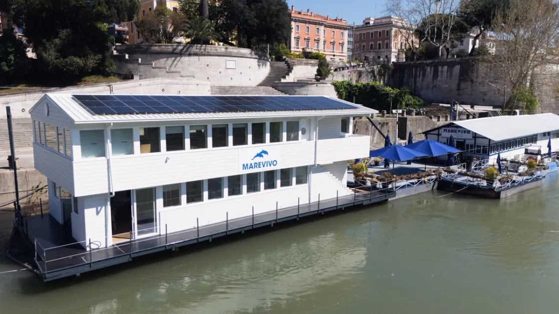 Sul Tevere nasce il «Marevivo Floating Hub»: ricerca, sostenibilità e arte per tutelare le acque di Roma e il mare