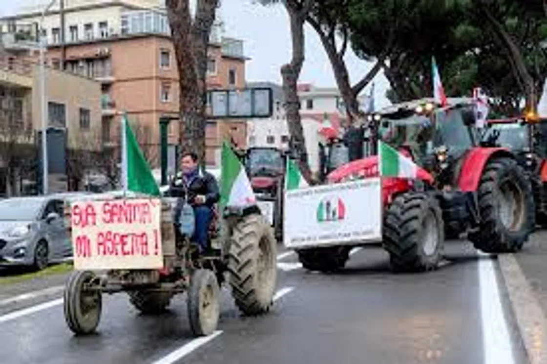Trattori pronti a invadere Roma: oggi il corteo degli agricoltori tra Castel di Leva ed Eur