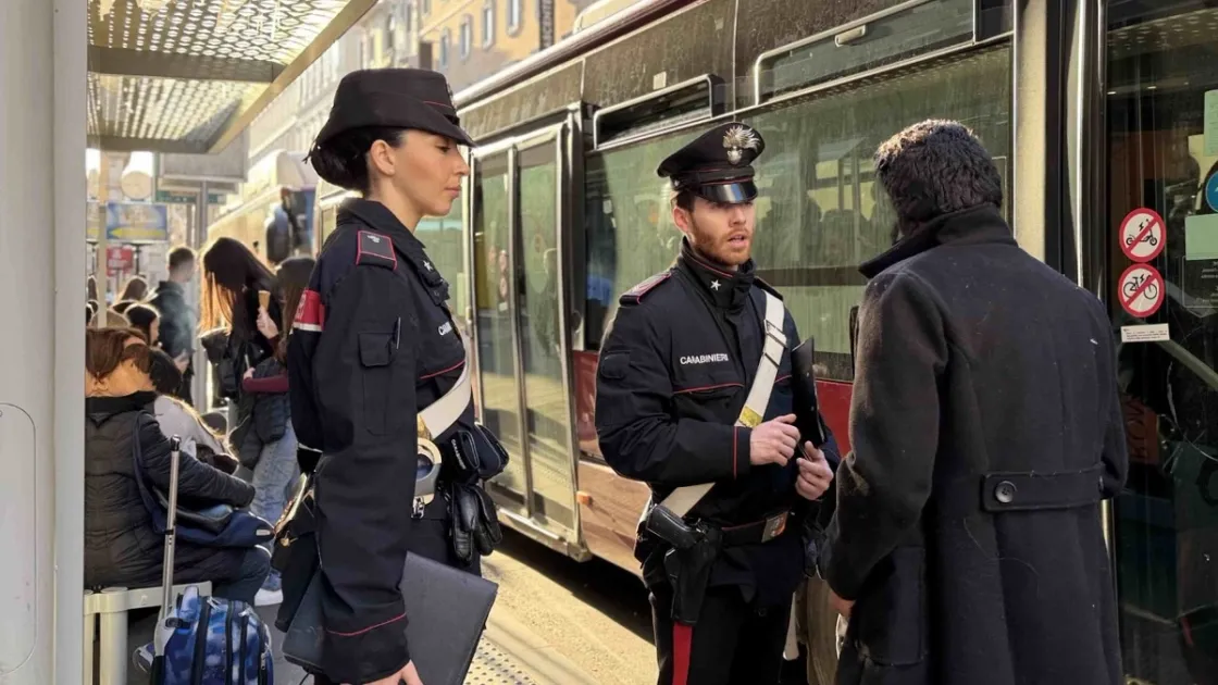 Controlli dei carabinieri nel centro storico di Roma, 5 arresti e 3 denunce