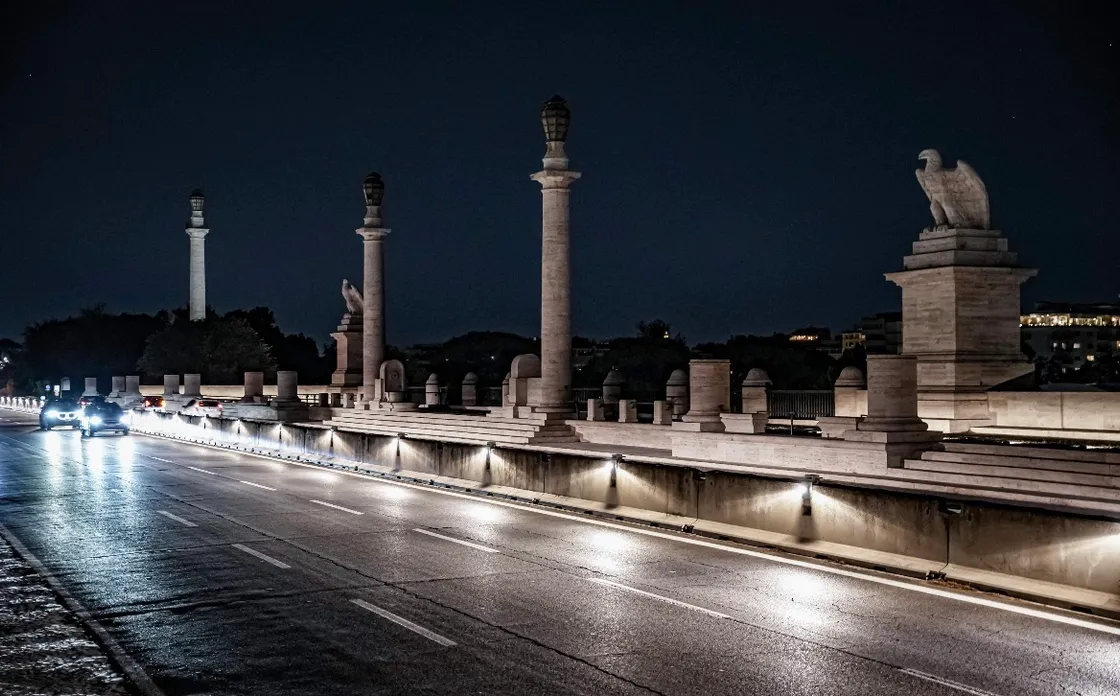Ponte Flaminio, nuova illuminazione accesa: 222 apparecchi e 310mila euro di investimento