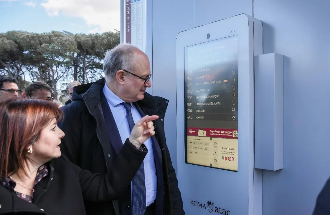 Cornelia, inaugurato il nuovo capolinea bus: primo modello delle «fermate smart»