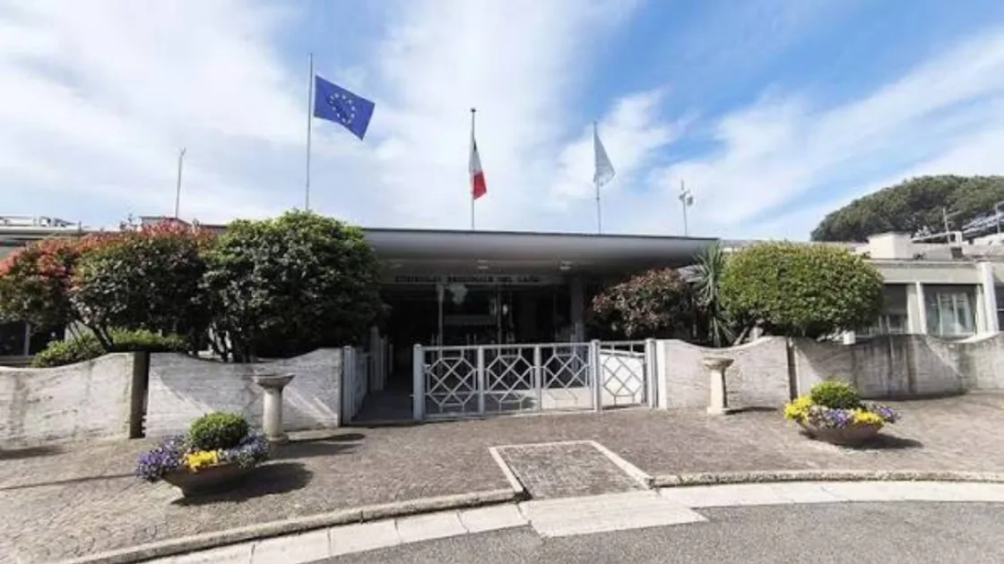 Caso San Raffaele, bagarre in Consiglio regionale del Lazio sugli 82 milioni agli Angelucci: seduta sospesa