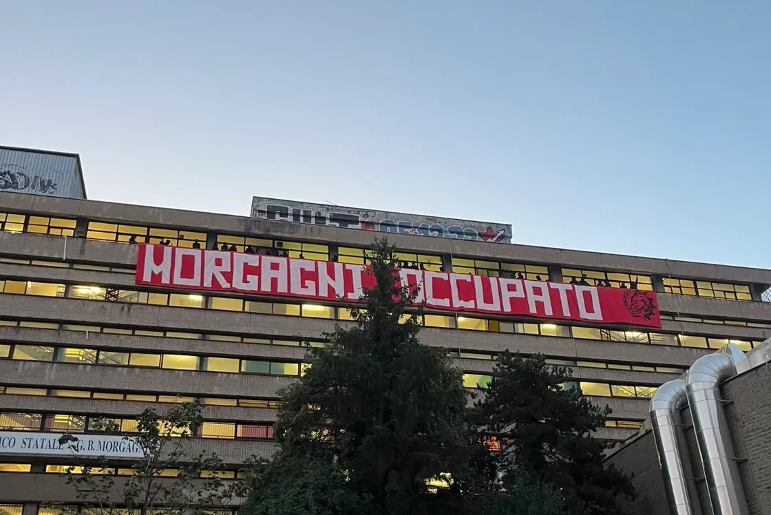 Liceo Morgagni occupato, gli studenti rilanciano la protesta: «Il 30 ottobre sciopero generale»