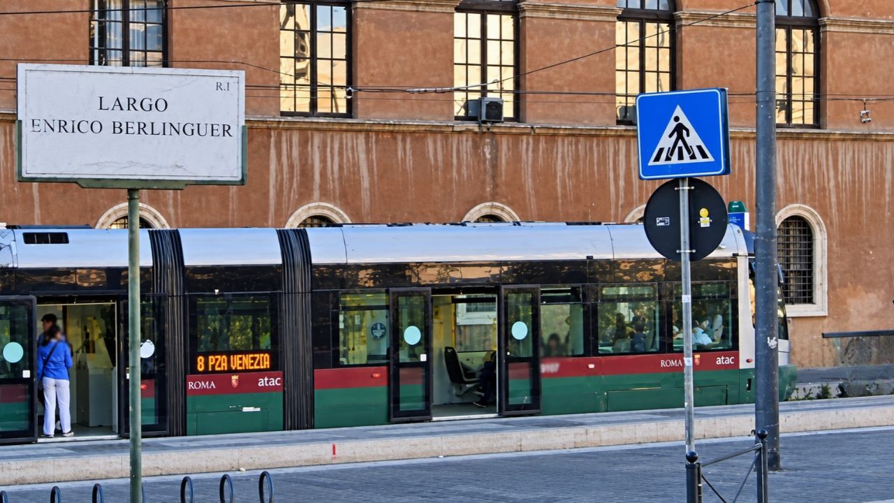 Tram 8, il Pd chiede Largo Berlinguer: firma anche Marino | La Capitale