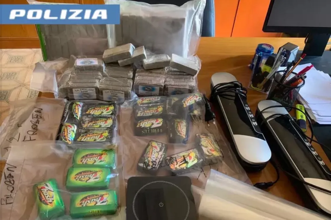 Scoperto deposito di hashish tra Primavalle e Casalotti: sequestrati oltre 9 chili, arrestato un 27enne