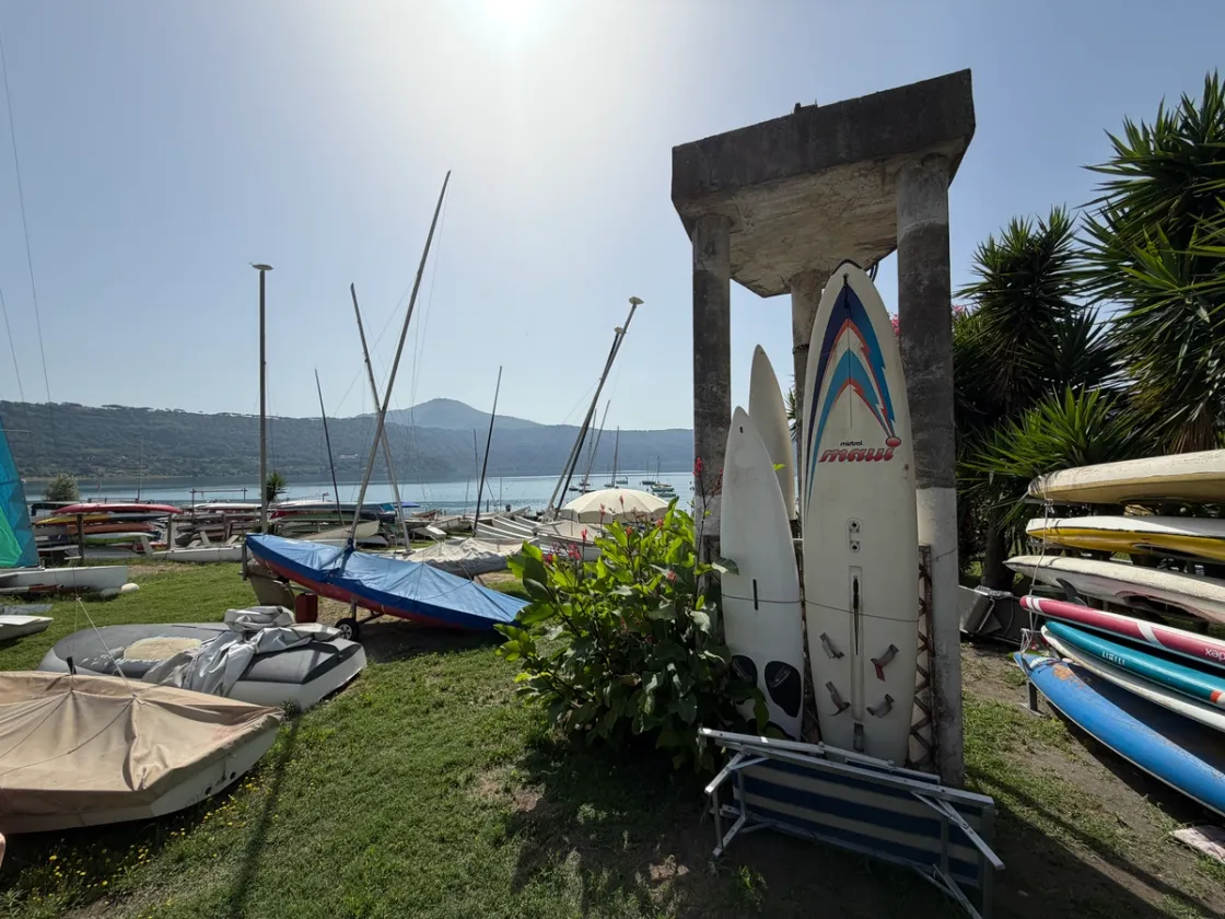 Lago Albano, l’allarme di Legambiente: «Fermare il consumo di suolo per salvare la falda»