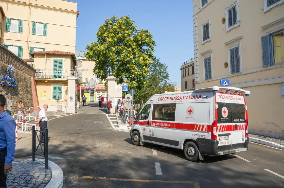 Gianicolo, conclusi i lavori per il nuovo accesso al Bambino Gesù: più sicurezza per ambulanze e pedoni