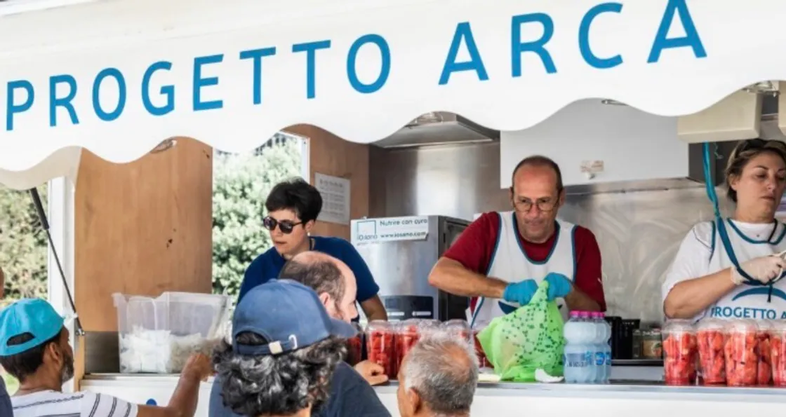 Ferragosto, a Milano, Roma, Napoli e Bari l’anguriata di Progetto Arca per le persone senza dimora