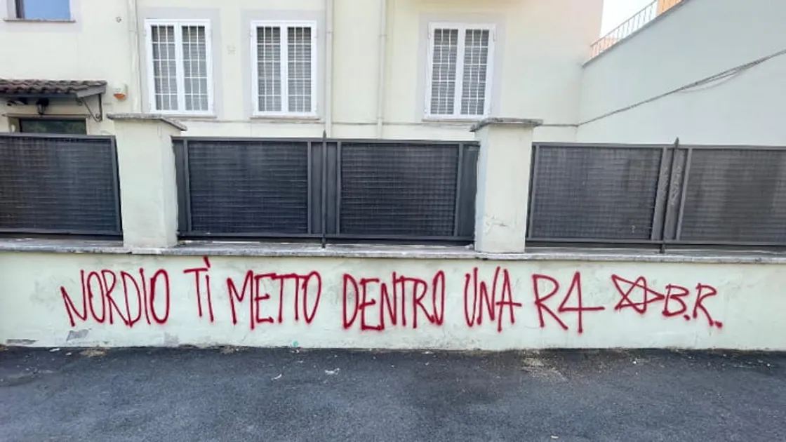 Scritta minatoria contro il ministro della giustizia Nordio a via Portuense: «Ti metto dentro una R4»