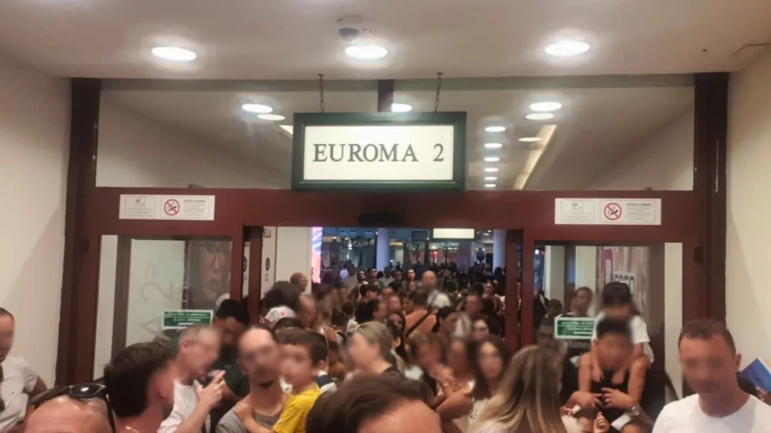 Caos a Euroma2 per l’evento degli youtuber per bambini Ninna e Matti: Meet&Greet annullato per sicurezza e genitori infuriati