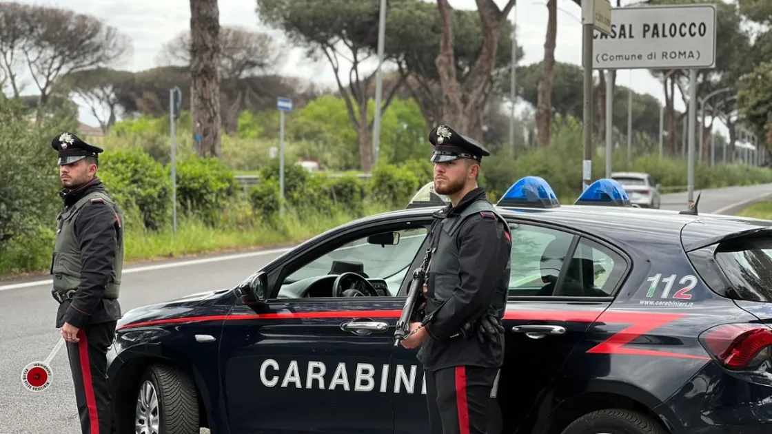 In casa la droga di tutta la famiglia: tre arresti nell’operazione dei carabinieri a Casal Palocco