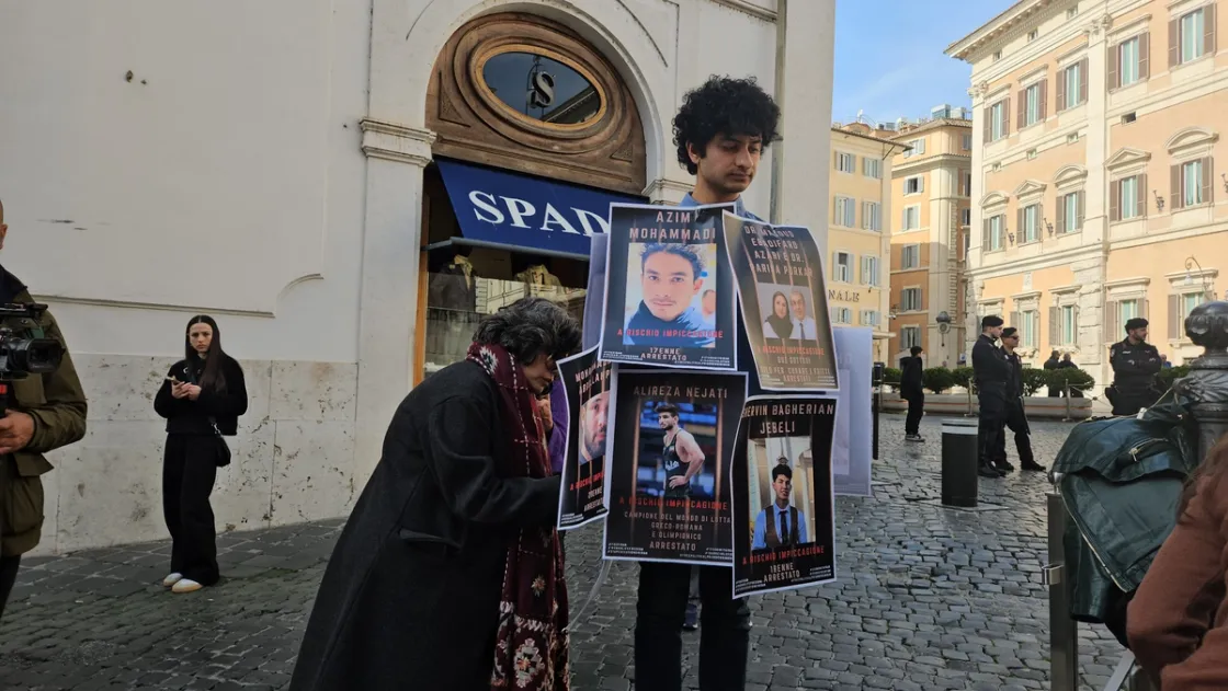 Flash mob a Montecitorio per i ragazzi arrestati dal regime iraniano: «No alla pena capitale»