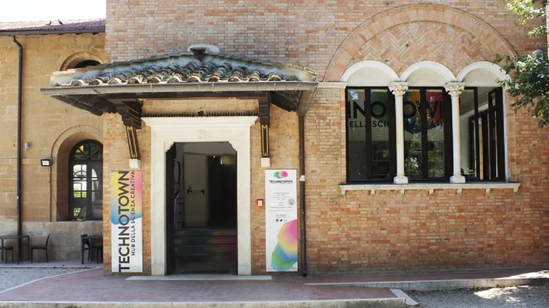 Technotown, aperitivo tra le stelle: a Villa Torlonia torna il weekend con gli astronomi del Planetario