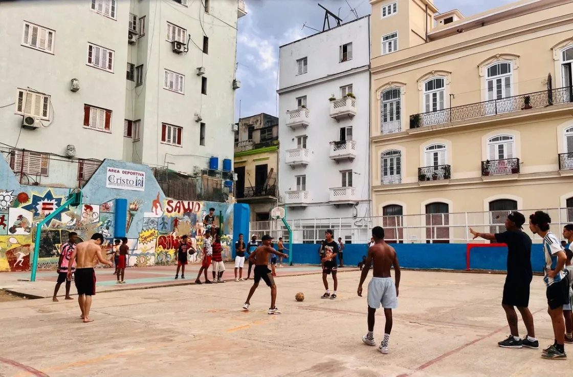 Cuba, arrivata a l'Avana la delegazione partita da Fiumicino: in consegna farmaci oncologici e beni di prima necessità 