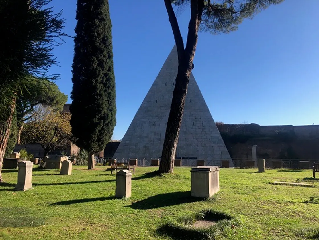La piramide Cestia riapre dopo tre anni