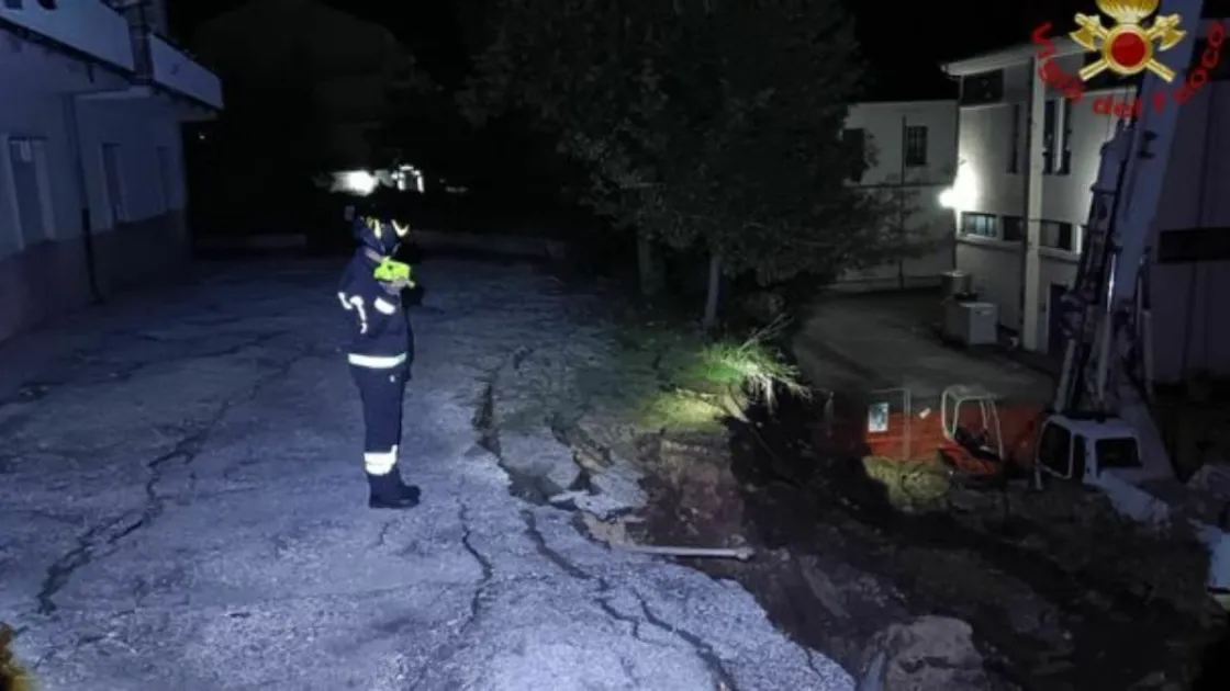 Crolla muro vicino alla scuola Giovanni Paolo II ad Arce, area evacuata nella notte