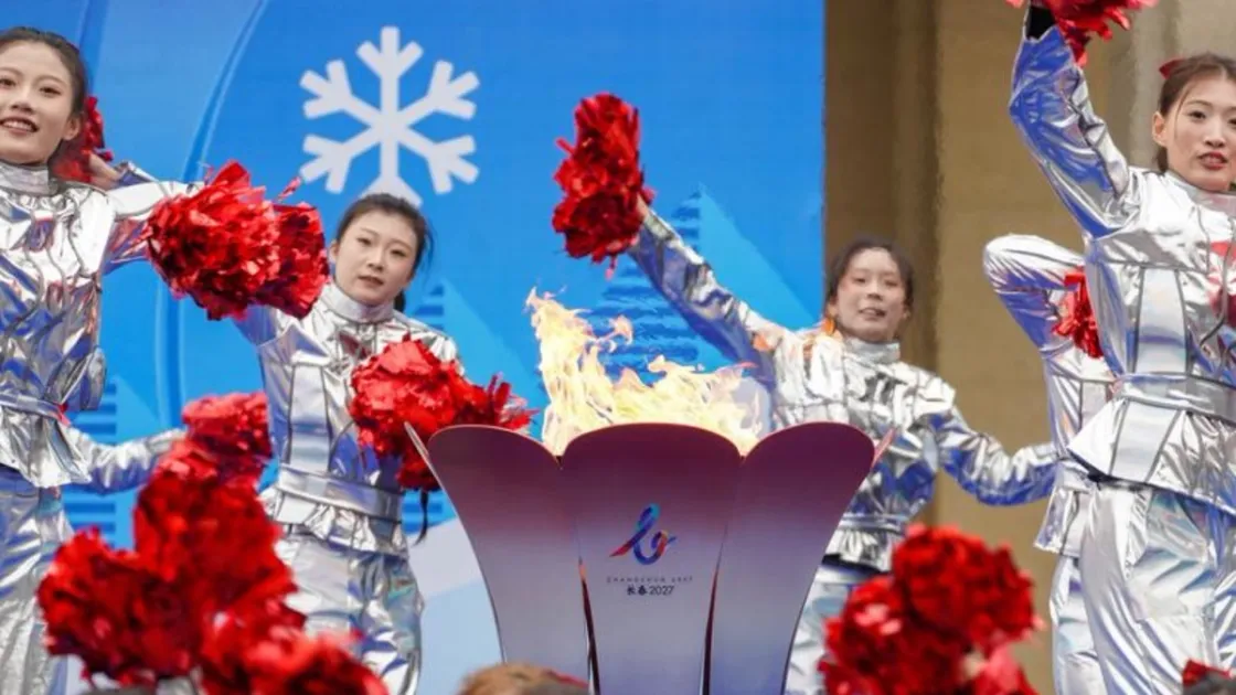 L'arrivo della fiamma dell'Universiade invernale 2027 (Foto agenzia Xinhua)