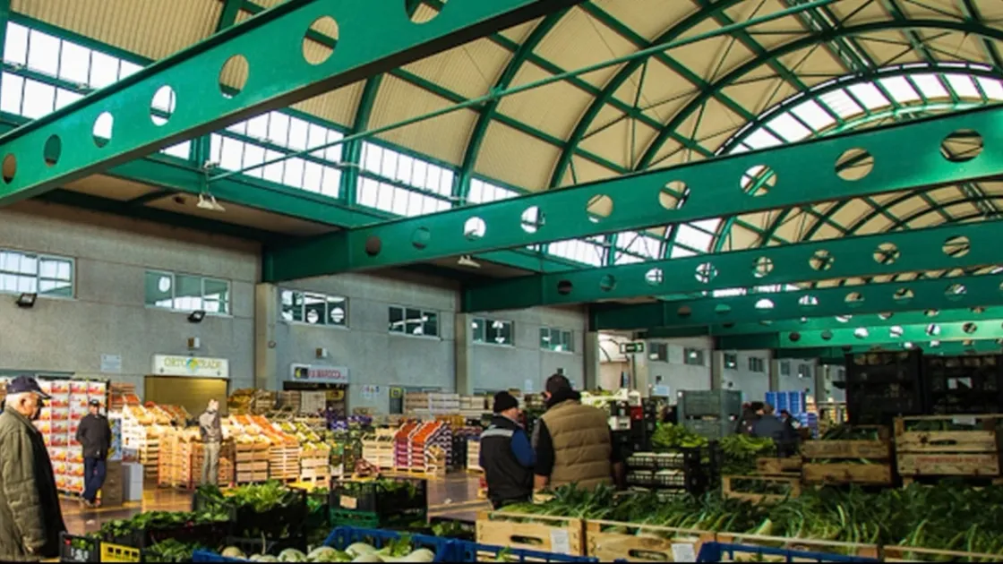 Prezzi frutta e verdura, al CAR rincari per pomodori e zucchine: «Pesano tensioni internazionali e maltempo»