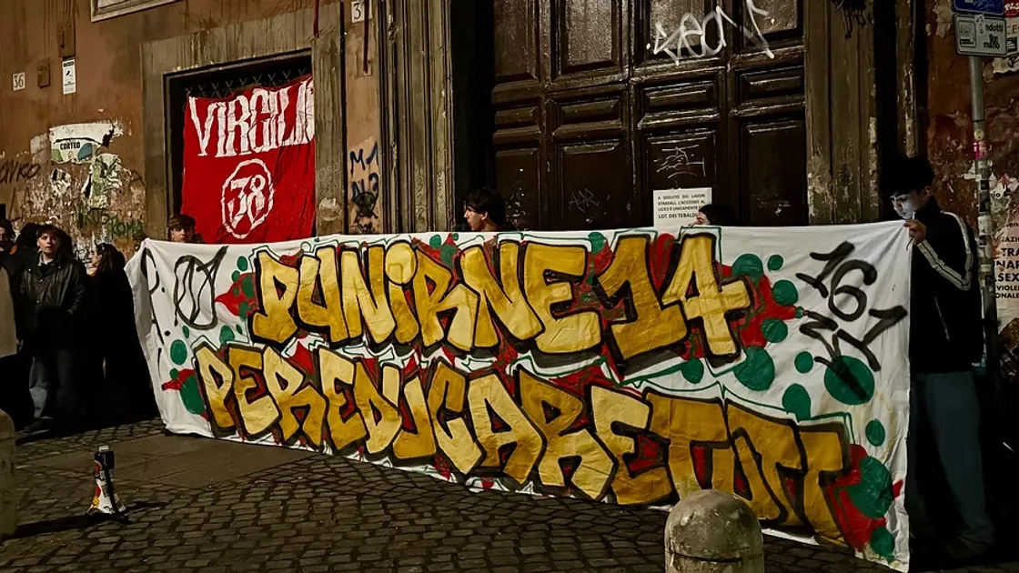 Sit-in di solidarietà al liceo Virgilio, gli studenti: «Punire solo 14 ragazzi per l'occupazione è un’ingiustizia»