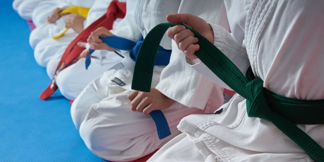 Maestro di judo 70enne accusato di abusi su una bambina di 8 anni: la Procura chiede il processo