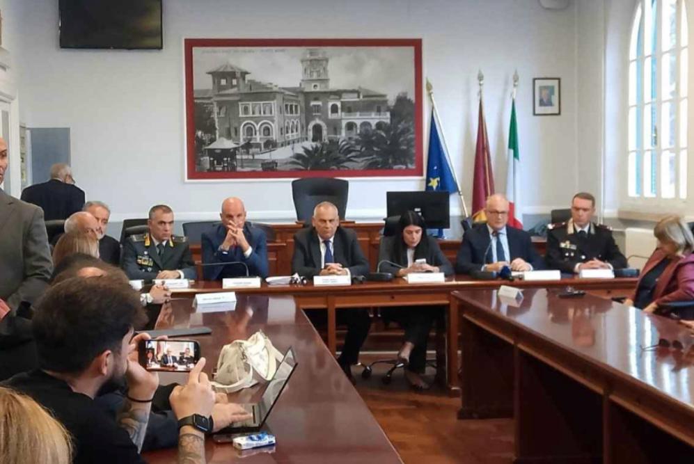 «Lo spaccio è fuori controllo a Ostia»: Colosimo lancia l’allarme e ...
