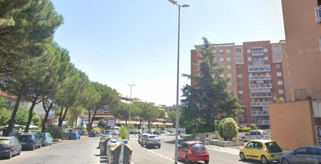 Furti, truffe e aggressioni: i residenti di Colli Aniene e il Municipio scendono in piazza per chiedere più sicurezza: «Serve l'intervento del Governo»