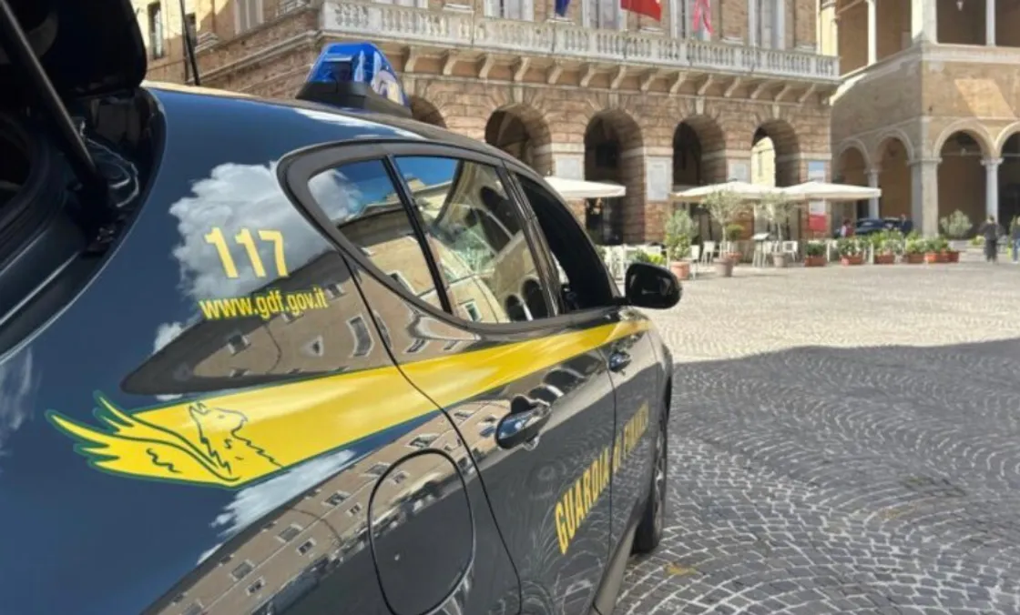 Guida senza patente e passeggero irregolare: trasferito al Cpr di Bari per l’espulsione