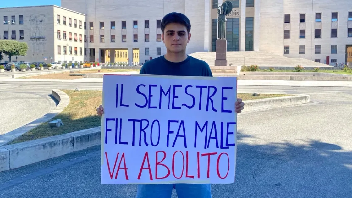 Alla Sapienza riparte il semestre filtro di Medicina, gli studenti tornano a protestare: «Va abolito»