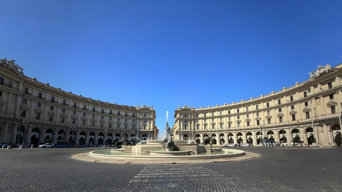 UniCredit, oltre 100 famiglie investono in Palazzo Esedra a Roma: accordo con Allianz, Finaval e Pimco Prime Real Estate