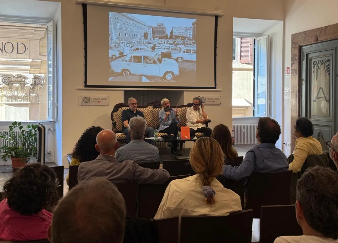 «Roma vietata», il viaggio fotografico nella città degli anni 70' e le domande sul futuro del centro storico nell'era dell'overtourism