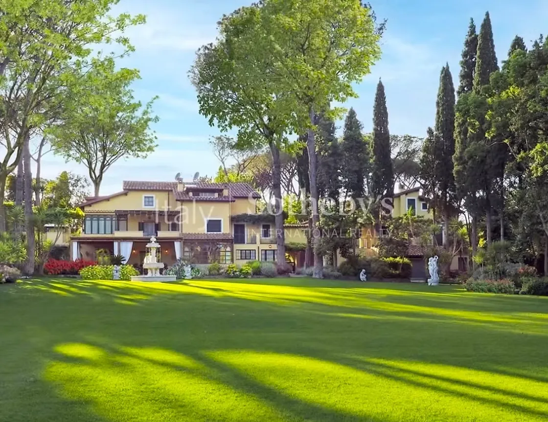 «Villa Grande», la storica dimora di Berlusconi sull’Appia Antica è in vendita