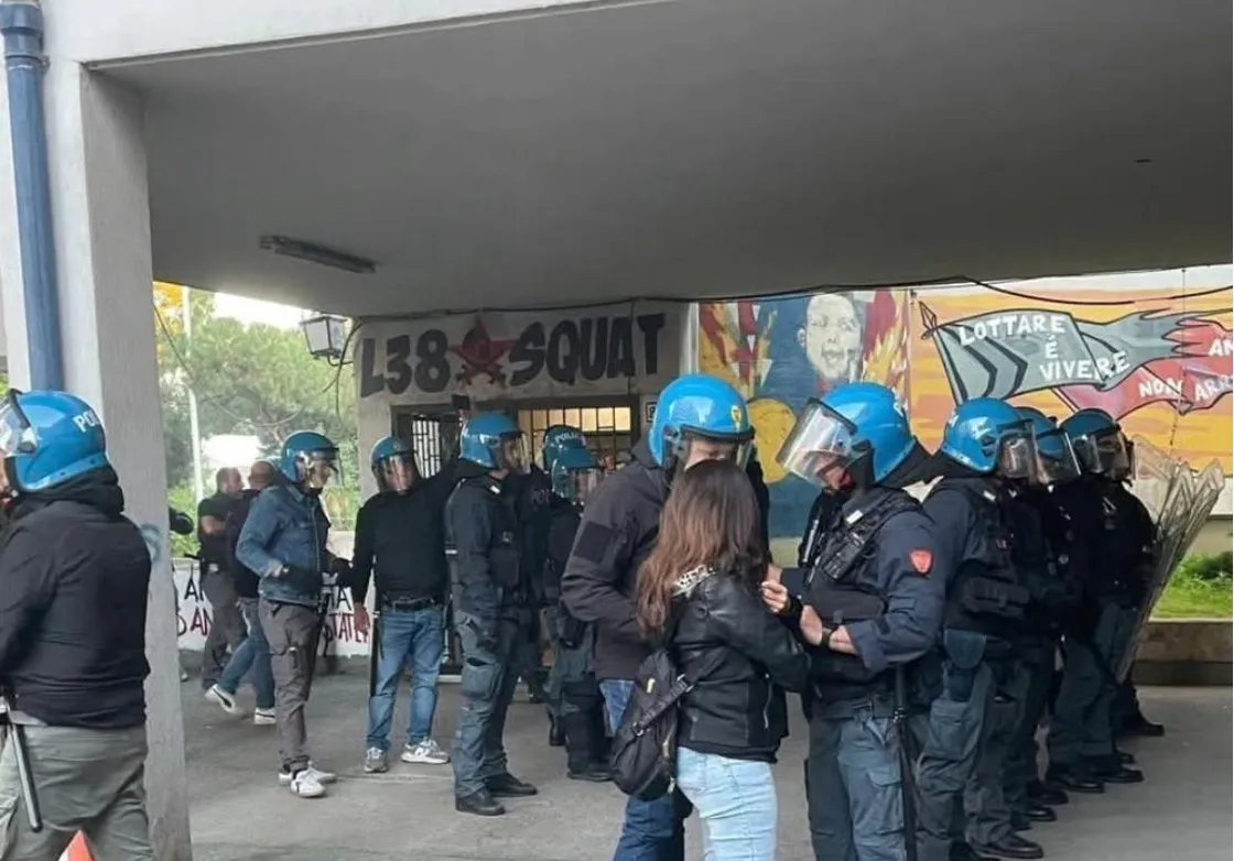 In corso lo sgombero del centro sociale L38 al Laurentino