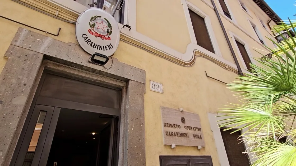 Si faceva chiamare “Sugar Daddy”: arrestato per prostituzione e pornografia minorile un quarantenne a Roma