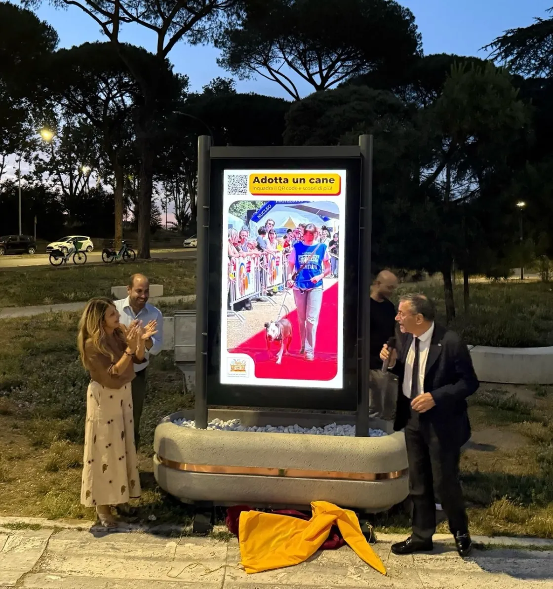 Totem digitali Ama-Roma Capitale, al via la campagna per decoro urbano e benessere animale