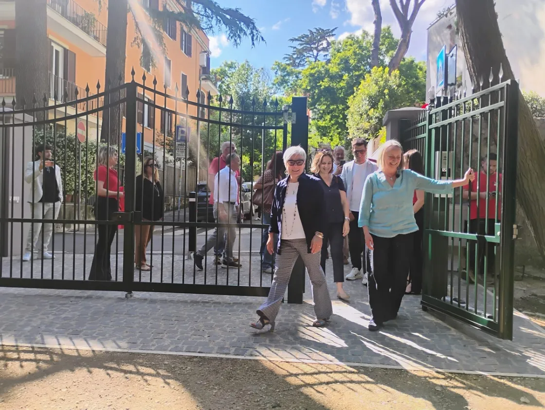 Villa Ada, inaugurato il cancello di via San Filippo Martire. Alfonsi: «Nuovo accesso ai Parioli per una villa più fruibile e accessibile»