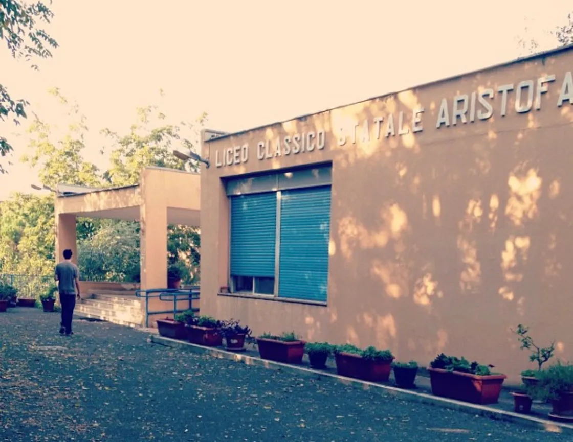 Studente transgender umiliato al liceo: il caso accende il dibattito su inclusione e carriera Alias