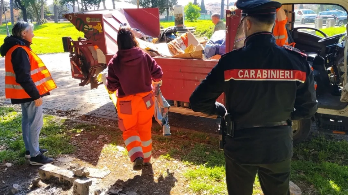 Esquilino e Colle Oppio, controlli dei carabinieri contro degrado e reati: un arresto, quattro denunciati e 200 chili di rifiuti rimossi