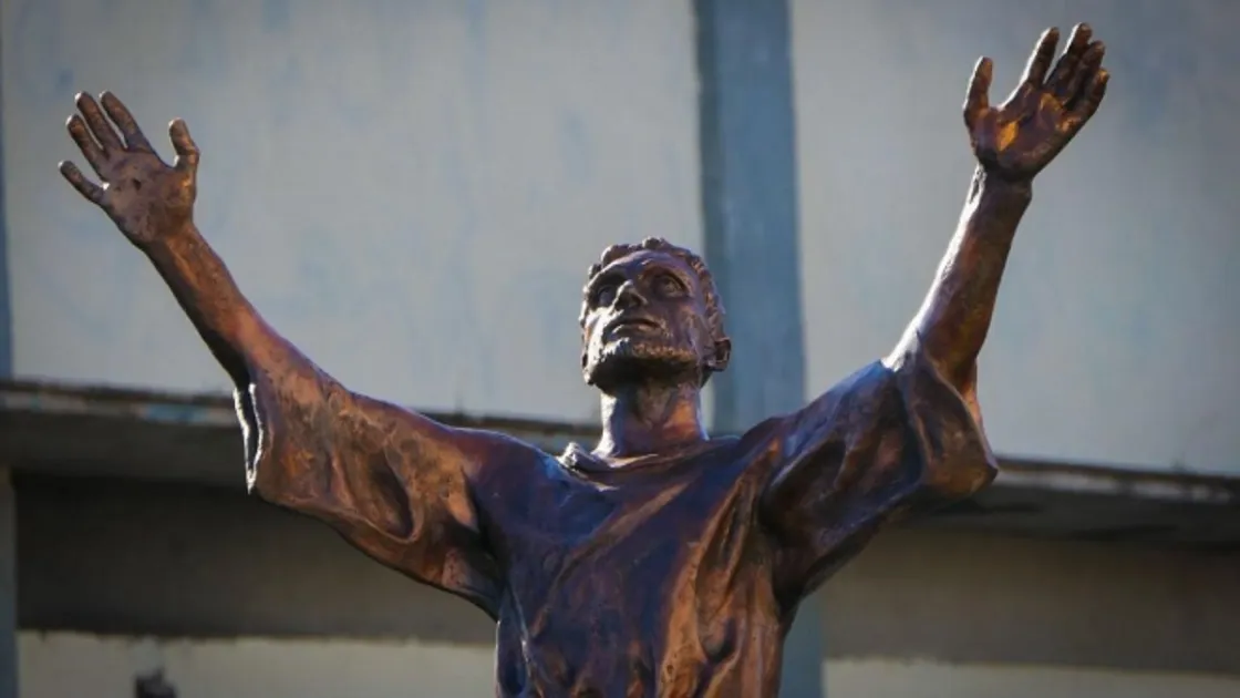Il monumento a San Francesco d’Assisi in piazza di Porta San Giovanni (Sovrintendenza capitolina)