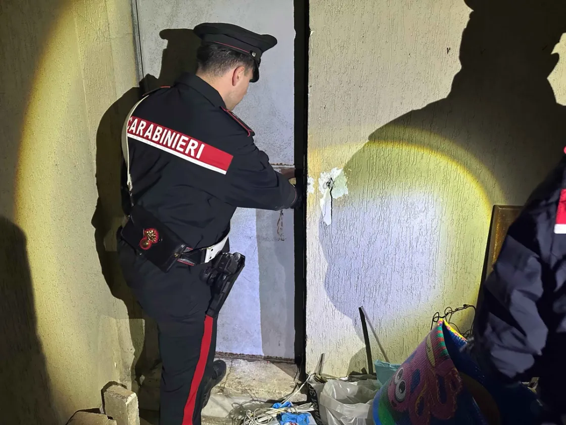 Maxi operazione antidroga: 20 arresti dai quartieri al litorale, sequestrate cocaina, hashish e crack